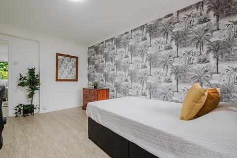 4 bedroom apartment to rent, Willow Bank, Manchester, M14