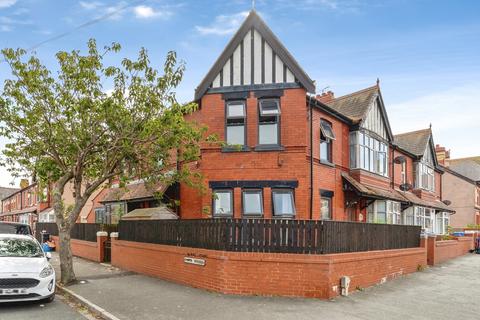 4 bedroom end of terrace house for sale, South Avenue, Rhyl, Denbighshire, LL18