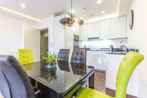 2 bedroom flat for sale, Conningham Court, Kidbrooke Village SE9