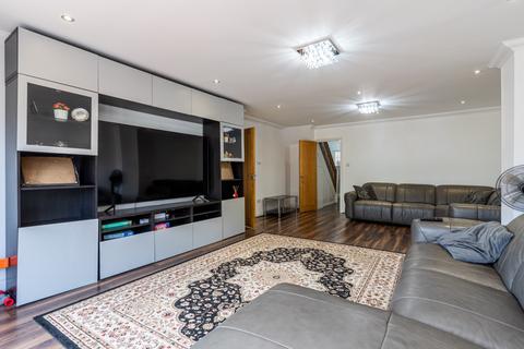 4 bedroom semi-detached house for sale, Valley Drive, Gravesend, Kent, DA12 5RR
