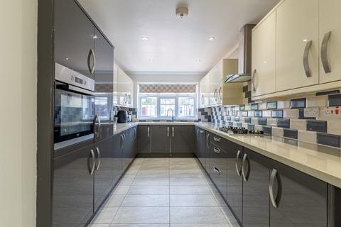 4 bedroom semi-detached house for sale, Valley Drive, Gravesend, Kent, DA12 5RR