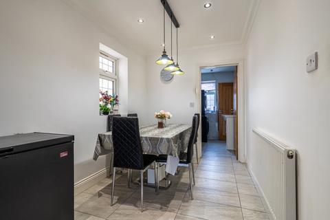 4 bedroom semi-detached house for sale, Valley Drive, Gravesend, Kent, DA12 5RR