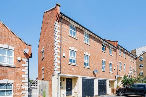 Barlow Drive, London