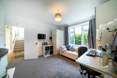 undefined, 84a Redlands Road, Penarth, The Vale Of Glamorgan. CF64 2WL