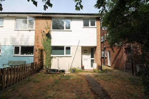 3 bed semi-detached house for rent in COLCHESTER CO4