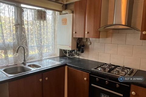 1 bedroom in a flat share to rent, Jack Cornwell St, London, E12