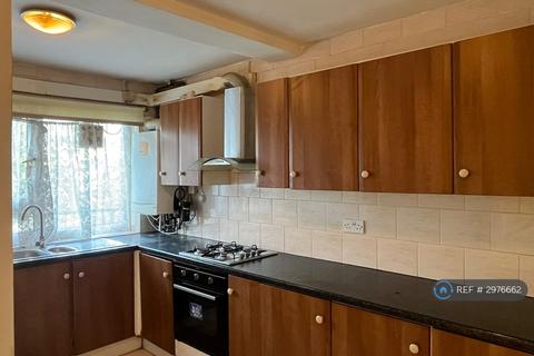 1 bedroom in a flat share to rent, Jack Cornwell St, London, E12