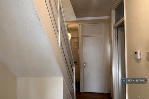 1 bedroom in a flat share to rent, Jack Cornwell St, London, E12
