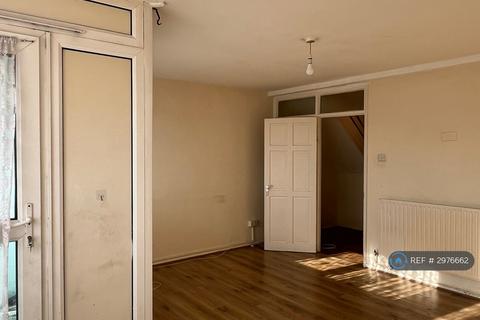 1 bedroom in a flat share to rent, Jack Cornwell St, London, E12