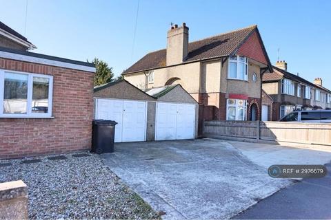 4 bedroom semi-detached house to rent, Bessemer Road East, Swindon, SN2