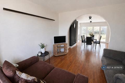4 bedroom semi-detached house to rent, Bessemer Road East, Swindon, SN2