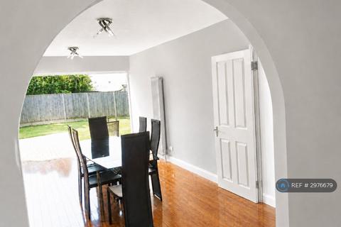 4 bedroom semi-detached house to rent, Bessemer Road East, Swindon, SN2