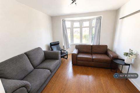 4 bedroom semi-detached house to rent, Bessemer Road East, Swindon, SN2
