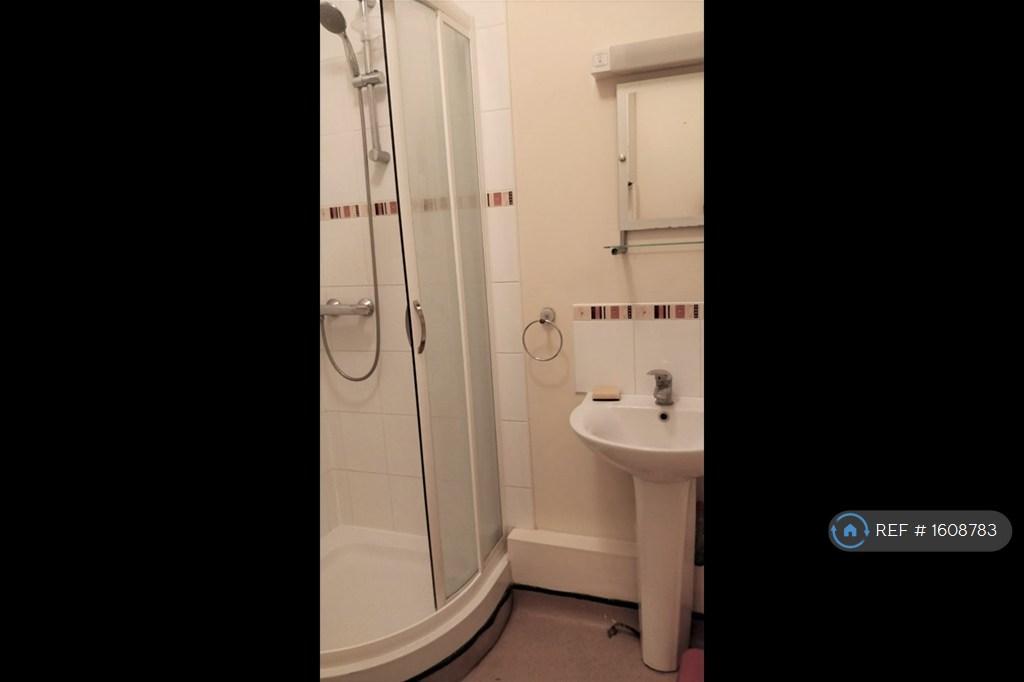 Apartment in Reading, Spring Gardens, Coley - More