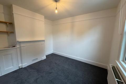 2 bedroom terraced house to rent, 24 Priory Street, Colchester CO1