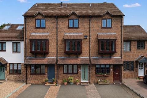 Kings Chase, East Molesey, KT8