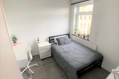 4 bedroom flat share to rent, Pomeroy Street