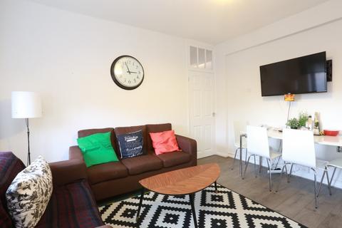 4 bedroom flat share to rent, Pomeroy Street