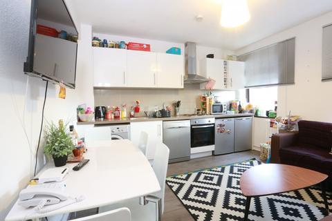 4 bedroom flat share to rent, Pomeroy Street