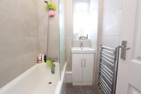 4 bedroom flat share to rent, Pomeroy Street