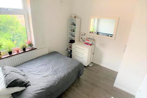 4 bedroom flat share to rent, Pomeroy Street