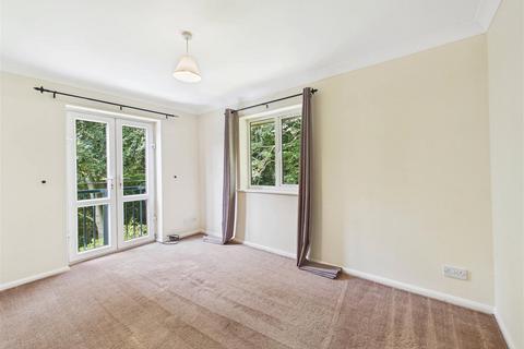 2 bedroom flat for sale, Snape Hill Crescent, Dronfield