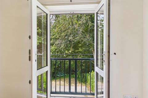 2 bedroom flat for sale, Snape Hill Crescent, Dronfield