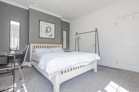 3 bedroom flat for sale, Palm Bay Avenue, Margate, Kent, CT9