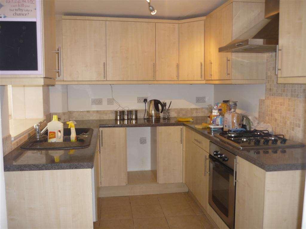 Street, Exmouth 3 bed end of terrace house £750 pcm (£173 pw)