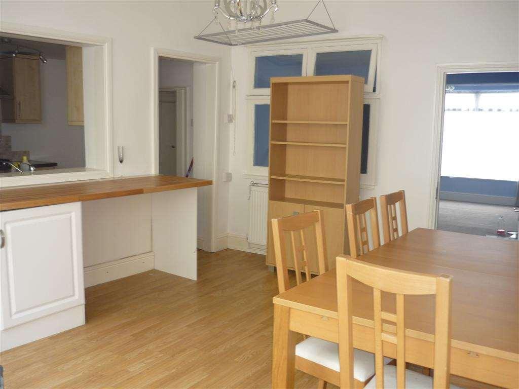Street, Exmouth 3 bed end of terrace house £750 pcm (£173 pw)