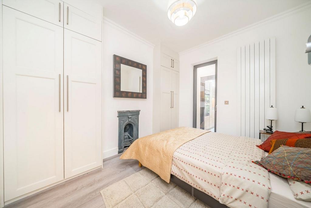 Bedroom, fireplace
