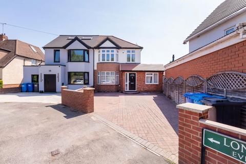 London Road, Datchet SL3
