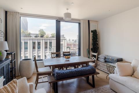 2 bedroom flat for sale, Wood Crescent, London