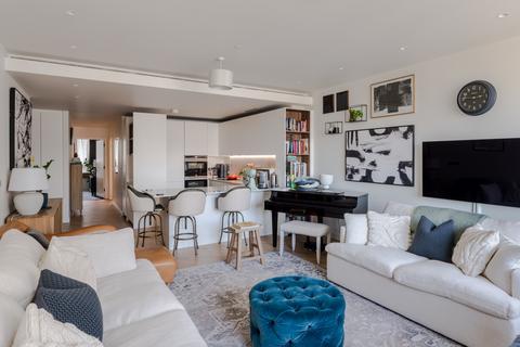 2 bedroom flat for sale, Wood Crescent, London