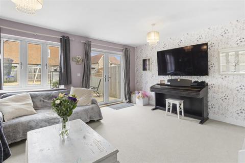 3 bedroom semi-detached house for sale, Lapwing View, Hailsham