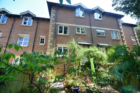 4 bedroom terraced house for sale, WALKING DISTANCE FROM BEACH AT RYDE