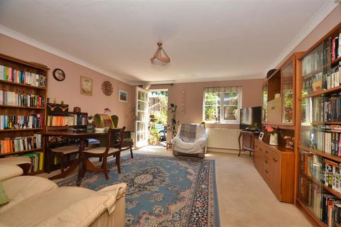 4 bedroom terraced house for sale, WALKING DISTANCE FROM BEACH AT RYDE