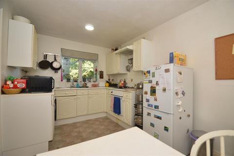 4 bedroom terraced house for sale, WALKING DISTANCE FROM BEACH AT RYDE