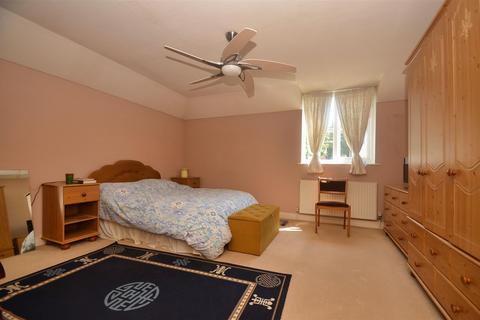 4 bedroom terraced house for sale, WALKING DISTANCE FROM BEACH AT RYDE