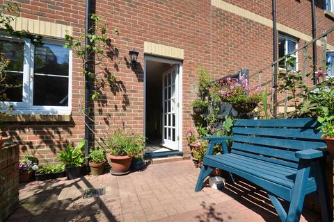 4 bedroom terraced house for sale, WALKING DISTANCE FROM BEACH AT RYDE