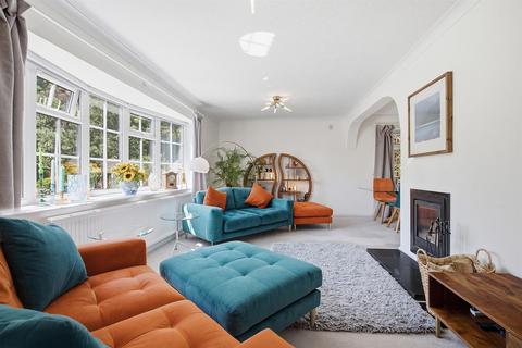 4 bedroom detached house for sale, Westfield Court, Mirfield