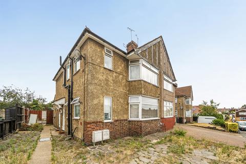 2 bedroom maisonette for sale, Camrose Avenue, Erith, Kent, DA8
