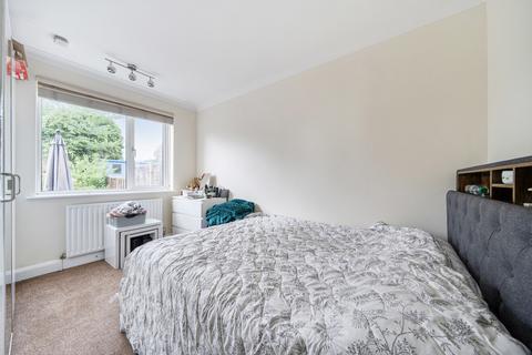 2 bedroom maisonette for sale, Camrose Avenue, Erith, Kent, DA8