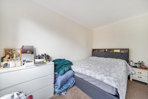 2 bedroom maisonette for sale, Camrose Avenue, Erith, Kent, DA8