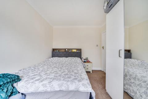 2 bedroom maisonette for sale, Camrose Avenue, Erith, Kent, DA8
