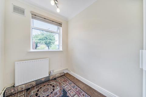 2 bedroom maisonette for sale, Camrose Avenue, Erith, Kent, DA8