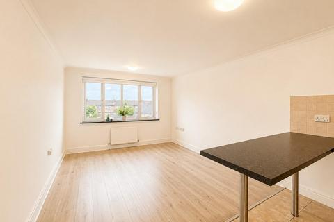 1 bedroom flat for sale, Leasehold for Sale in White Hart Court, Waltham Cross in EN8 Area