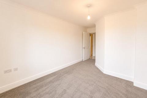 1 bedroom flat for sale, Leasehold for Sale in White Hart Court, Waltham Cross in EN8 Area
