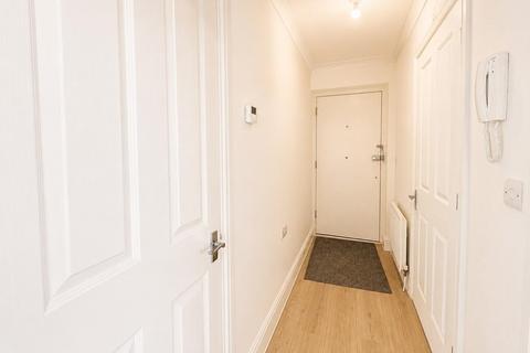 1 bedroom flat for sale, Leasehold for Sale in White Hart Court, Waltham Cross in EN8 Area