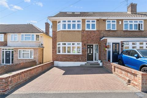 Glenton Close, Rise Park, RM1